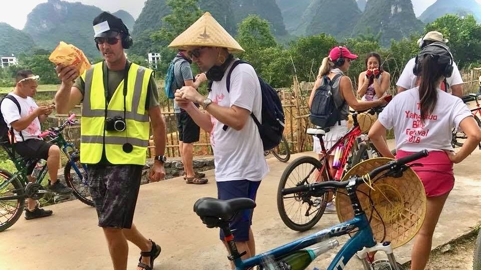     🚲    🎧🎶     🥢